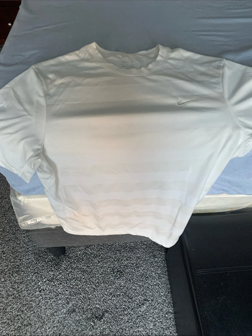 Nike t shirt dri fit (men’s size small)